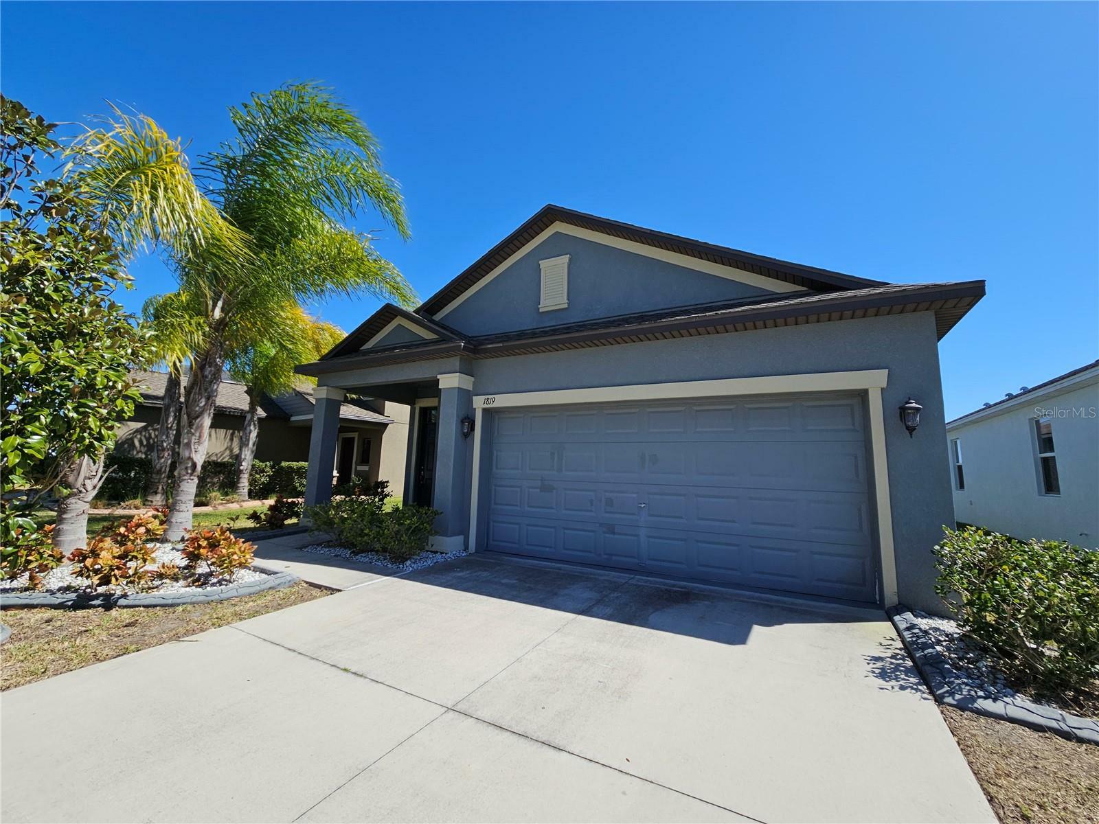 Property Photo: 1819 Redmond Brook Lane FL 33570