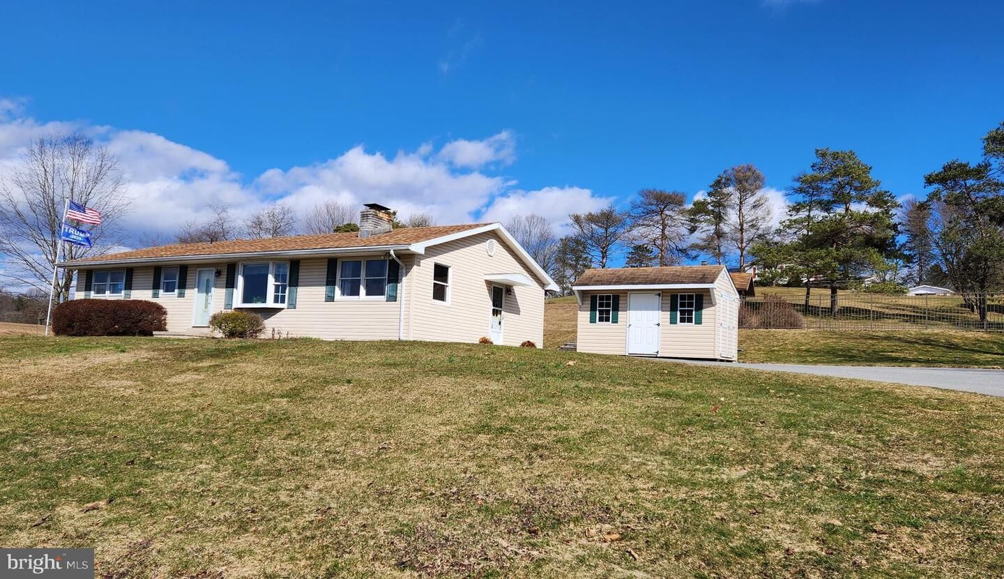 Property Photo: 7 Oak Lane PA 17961
