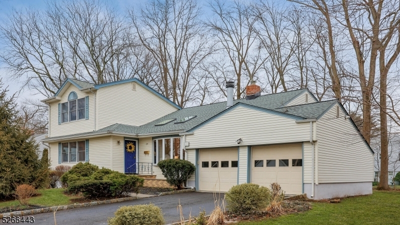 Property Photo:  26 Sandy Hill Rd  NJ 07090 