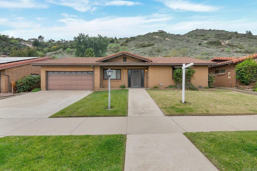 Property Photo:  3231 Via Altamira  CA 92028 