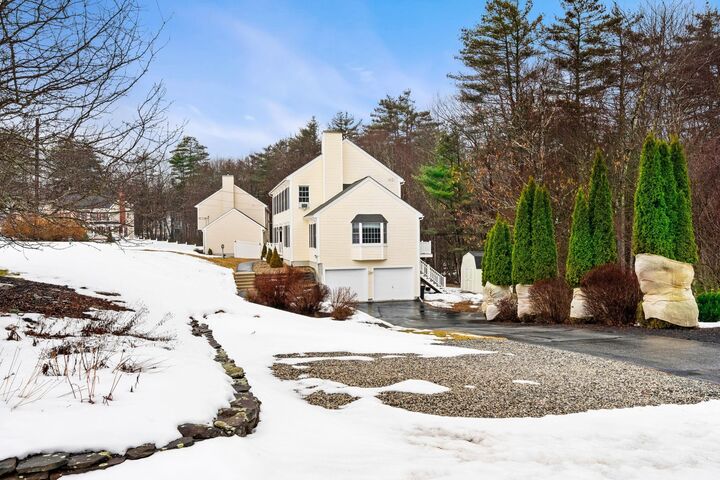 Property Photo:  5 Foxmoor Circle  NH 03055 