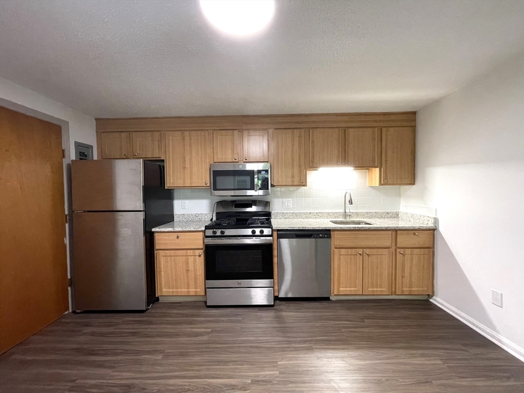 Property Photo: 4 Dodge Rd 1-B5 MA 01969