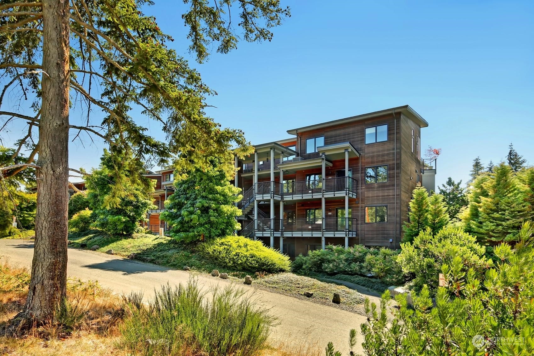 Property Photo: 610 Vineyard Lane A302 WA 98110