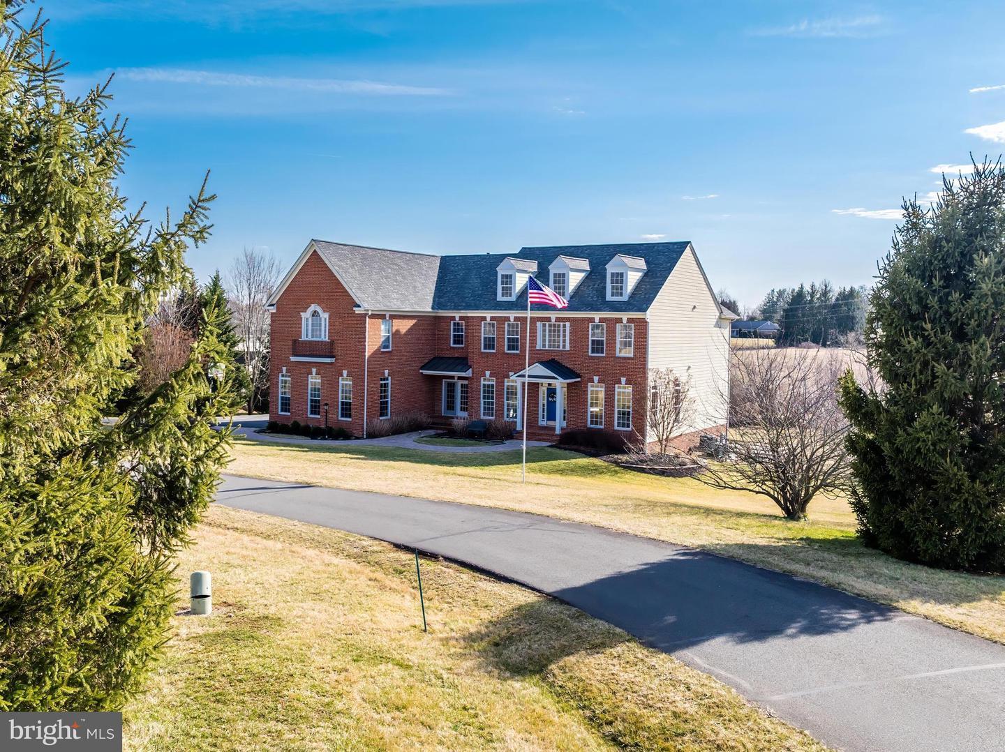 Property Photo: 39060 Old Stage Place VA 20197