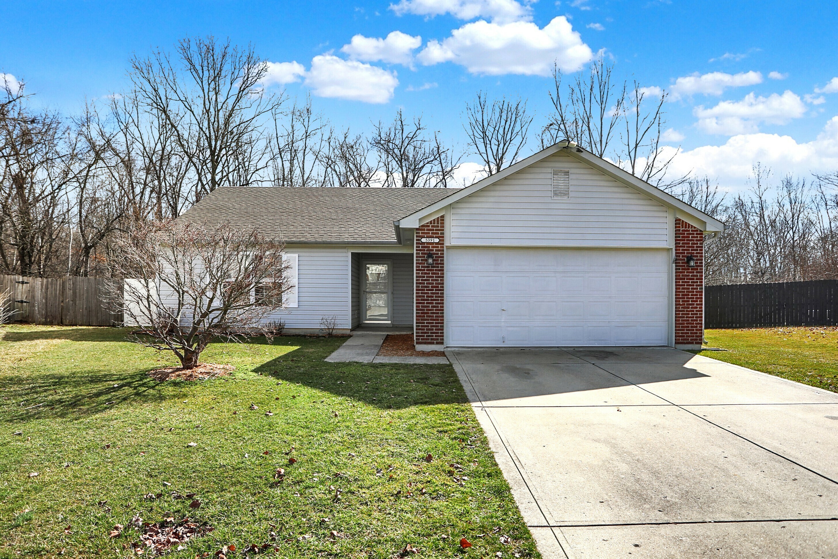 5391 Dollar Forge Lane  Indianapolis IN 46221 photo