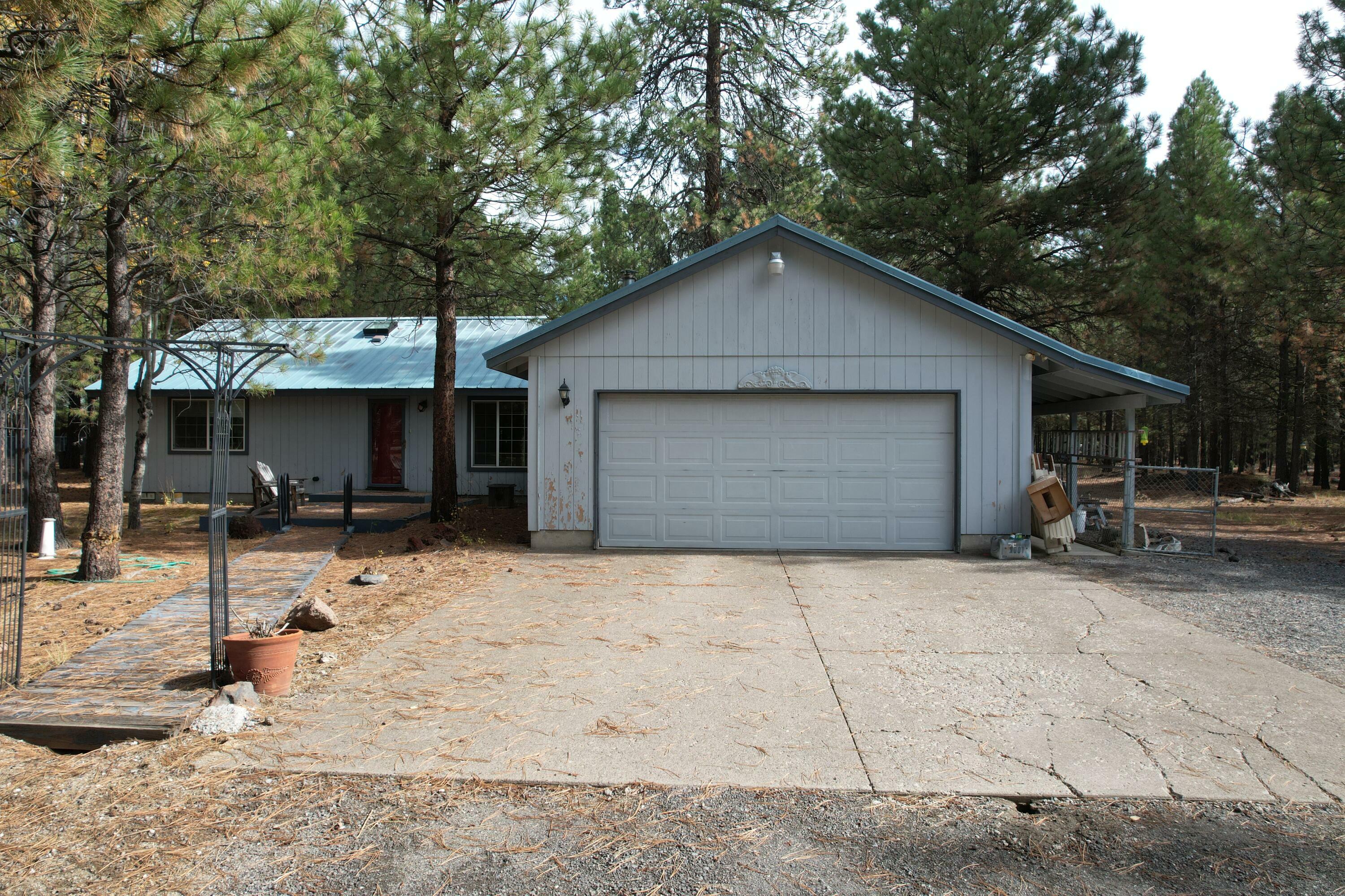 Property Photo:  51814 Black Pine Way  OR 97739 