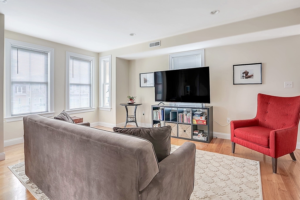 Property Photo: 17 Moore St 2 MA 02144