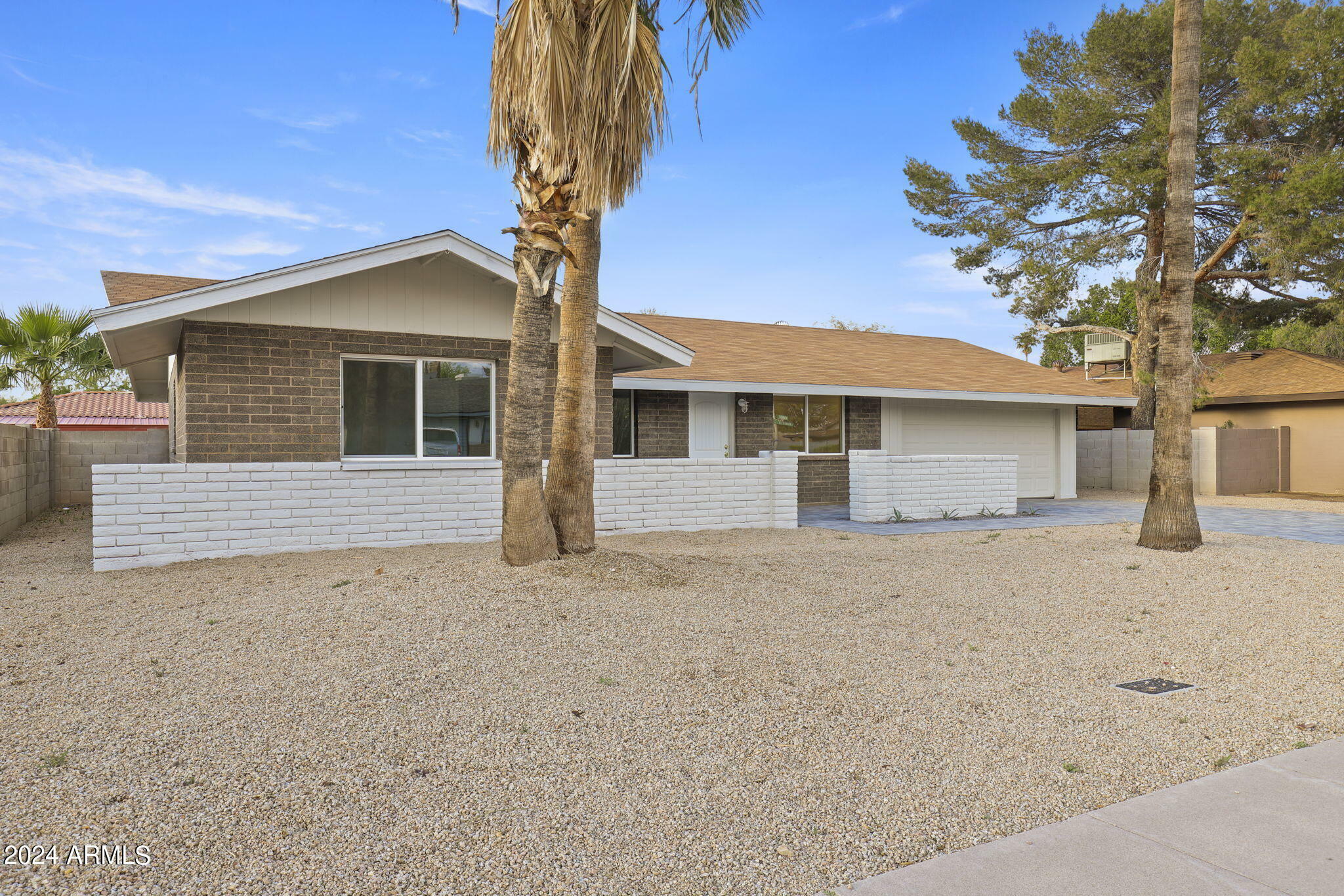 Property Photo:  634 E Manhatton Drive  AZ 85282 