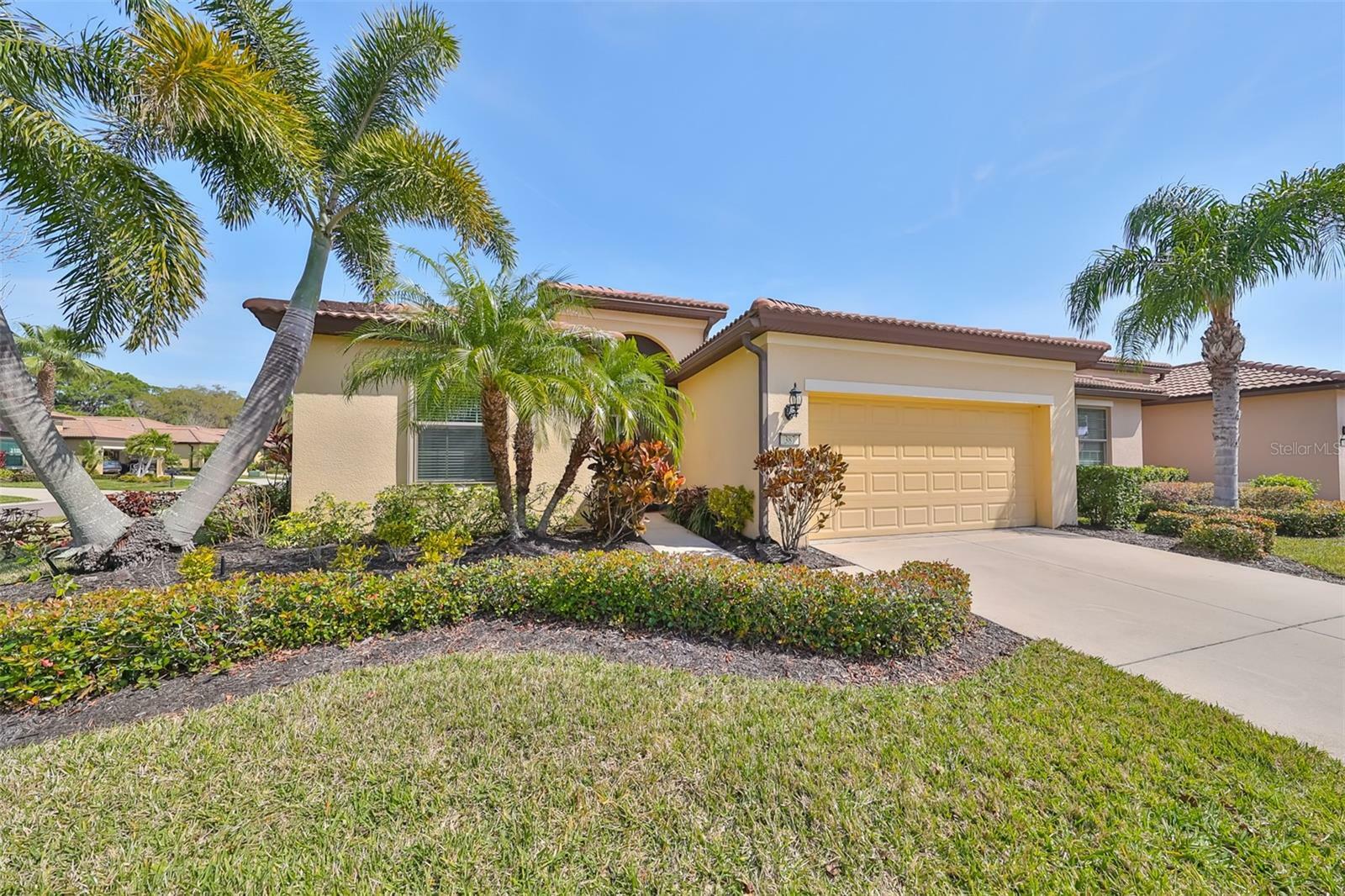 Property Photo:  387 Cedar Falls Drive  FL 33572 