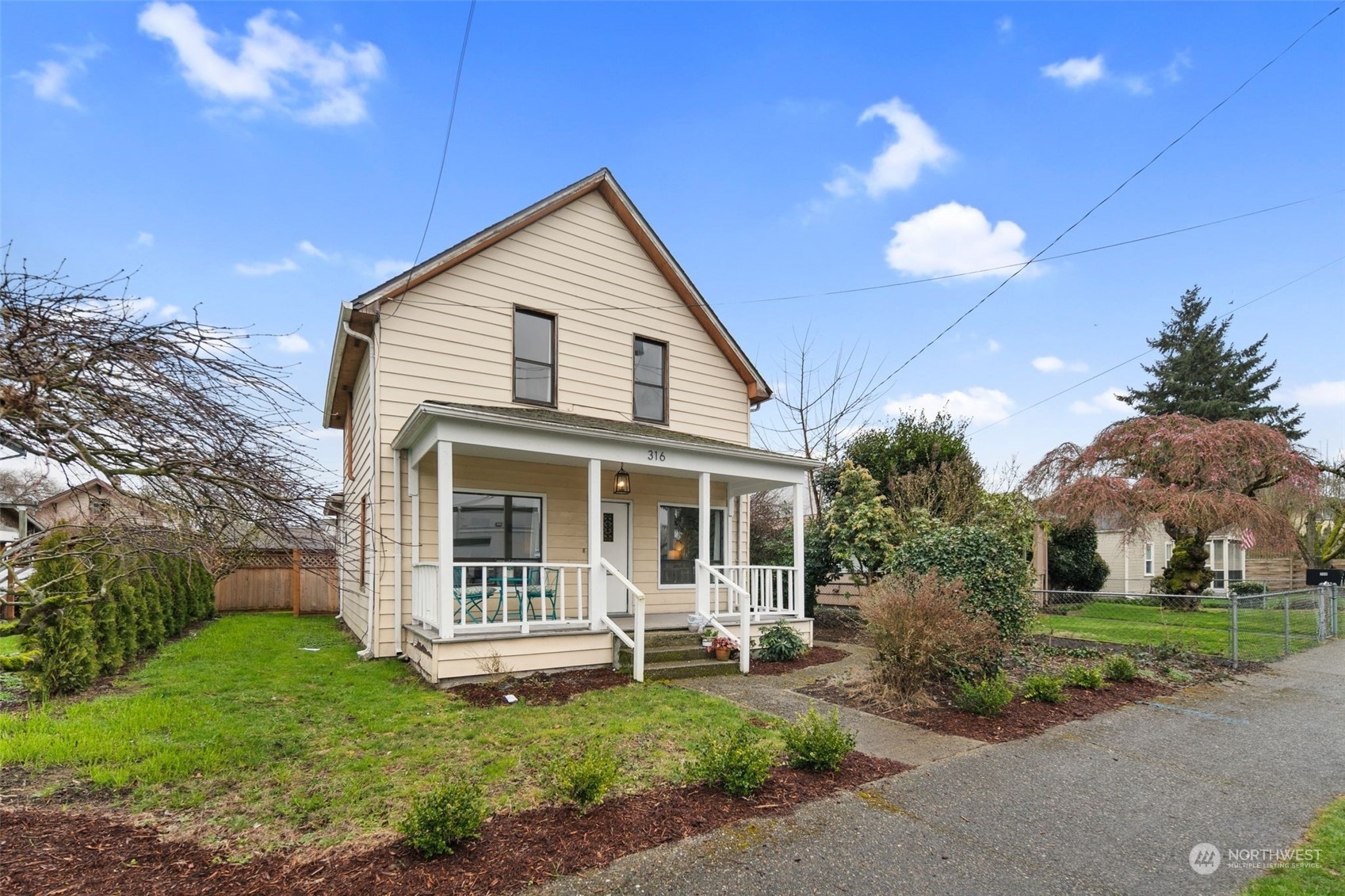 Property Photo:  316 Burnett Avenue N  WA 98057 