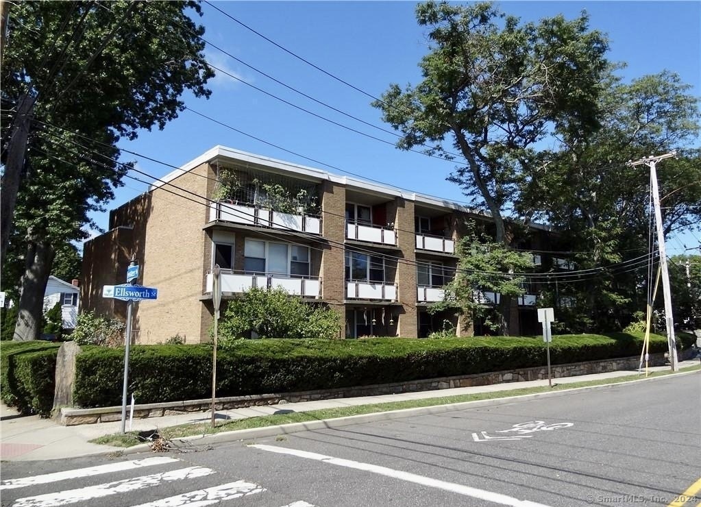 Property Photo:  15 Ellsworth Street Apt 20  CT 06605 