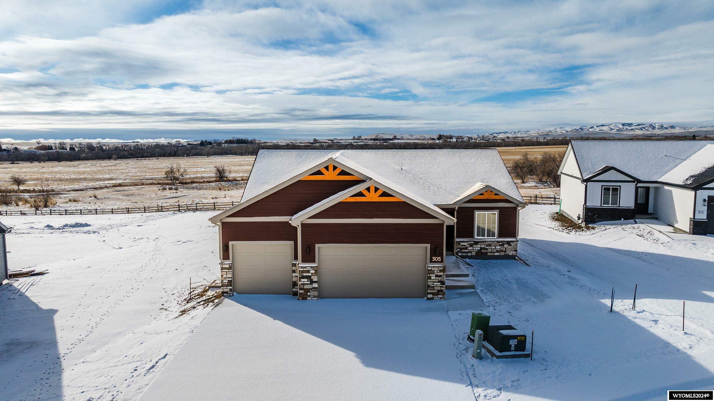 Property Photo:  305 Rendezvous Street  WY 82834 
