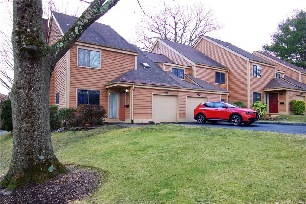 Property Photo:  212 Treetop Crescent  NY 10573 