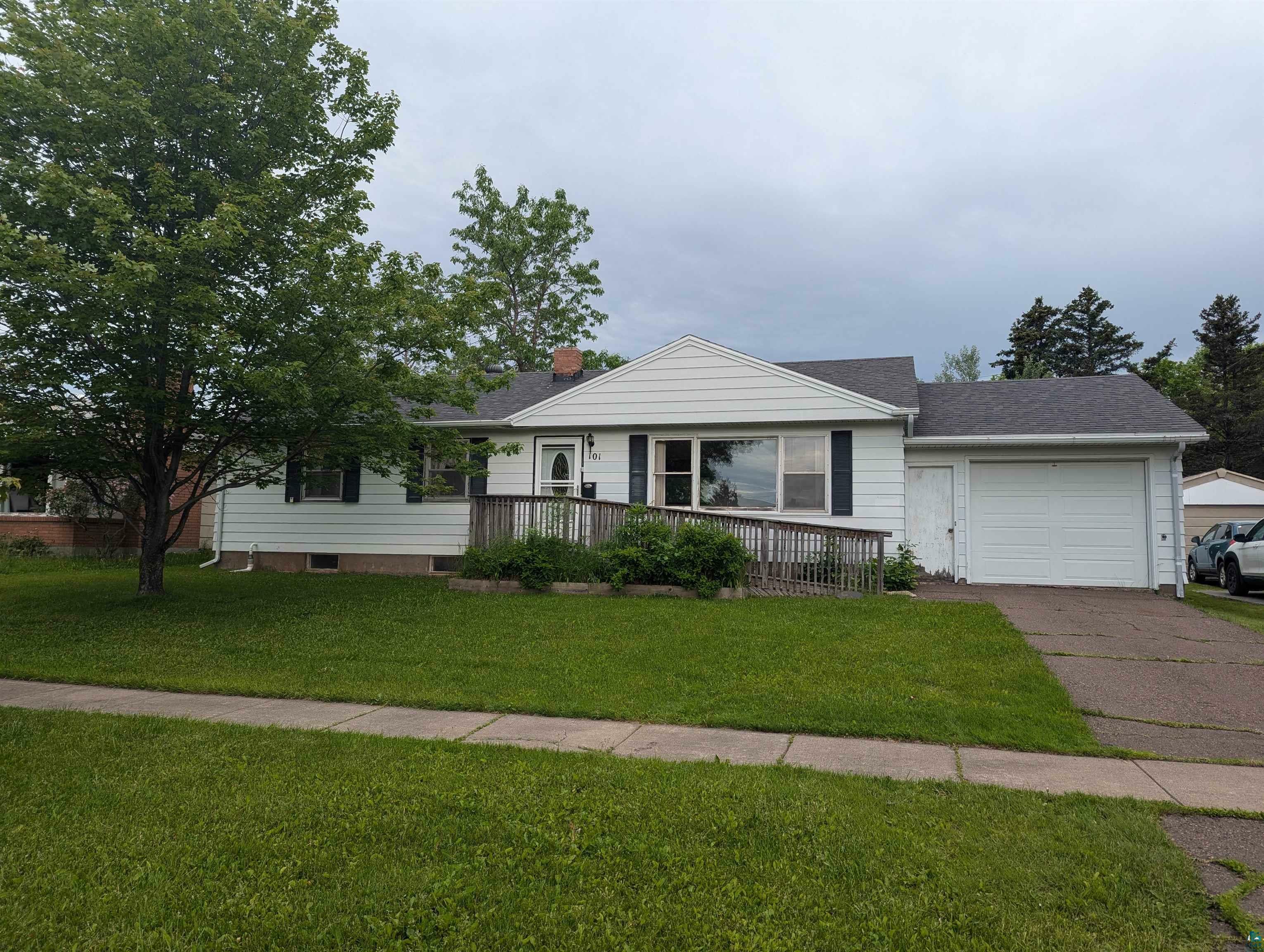 Property Photo:  101 Hays Cr  MN 55614 