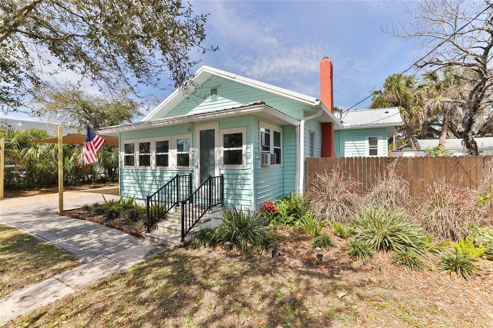 Property Photo: 307 Ronnoc Lane FL 32168