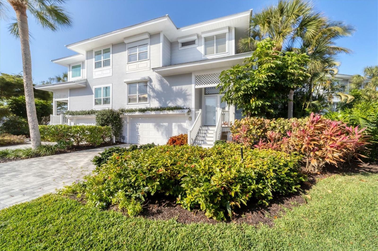 Property Photo:  744 Beach View Drive  FL 33921 