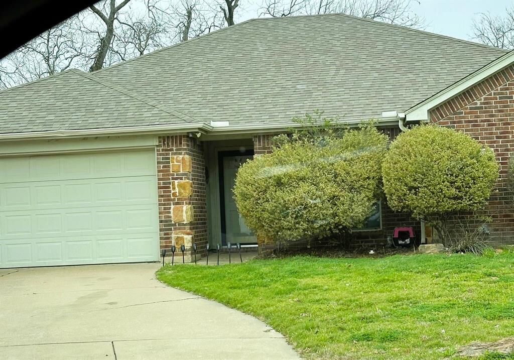 Property Photo: 185 Overland Trail TX 76087