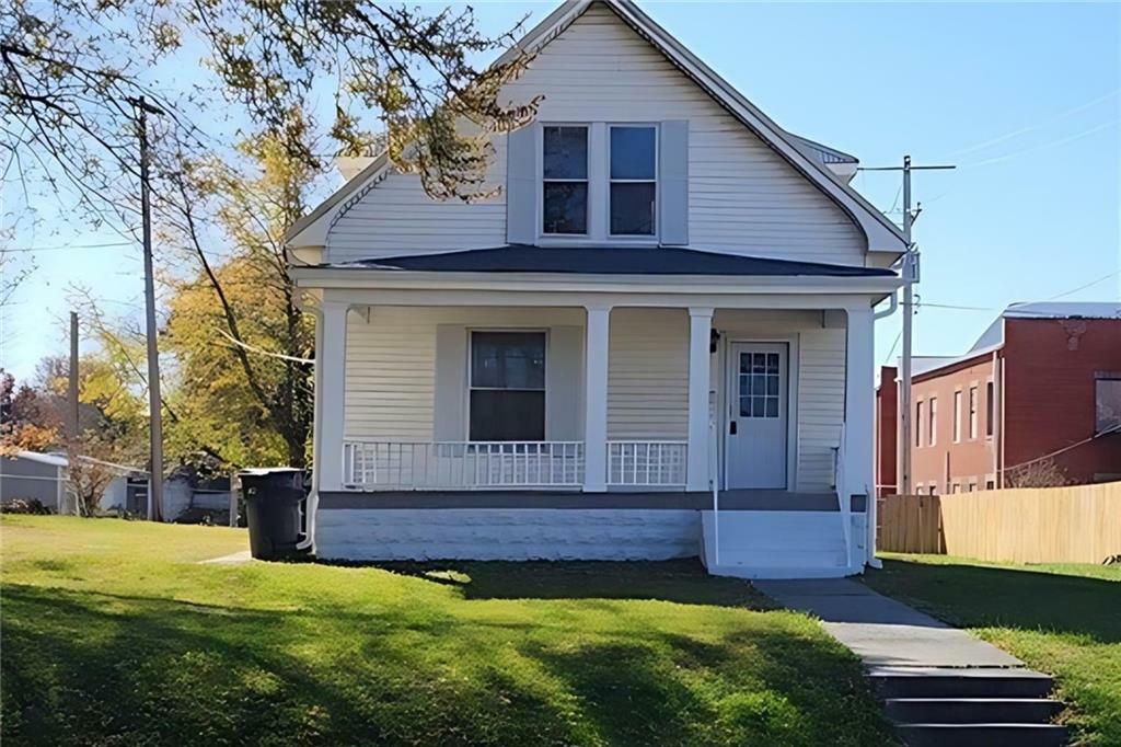 116 W Marshall Street  Sweet Springs MO 65351 photo