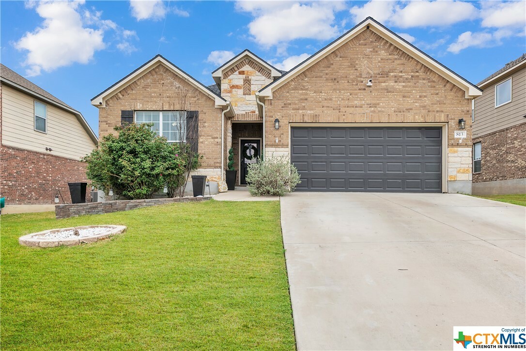 Property Photo:  813 Olive Lane  TX 76548 