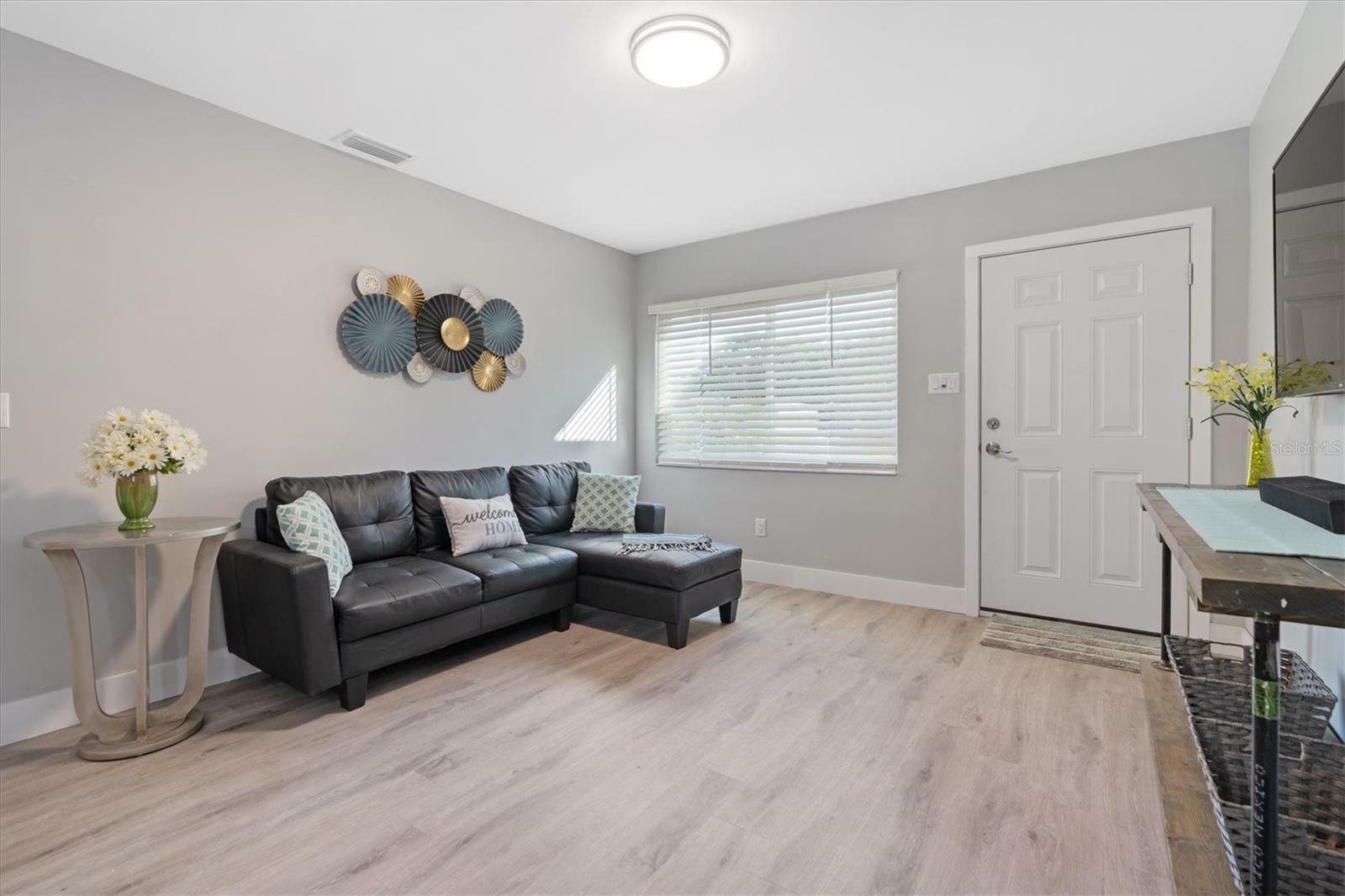 Property Photo: 3109 W Pine Street FL 33607