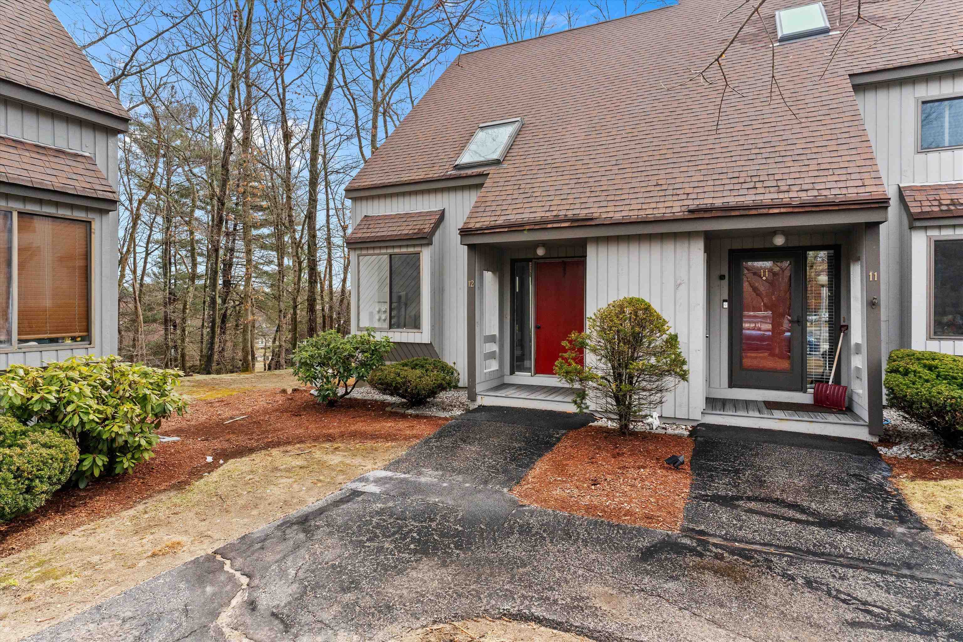 Property Photo:  12 Kingston Court  NH 03054 