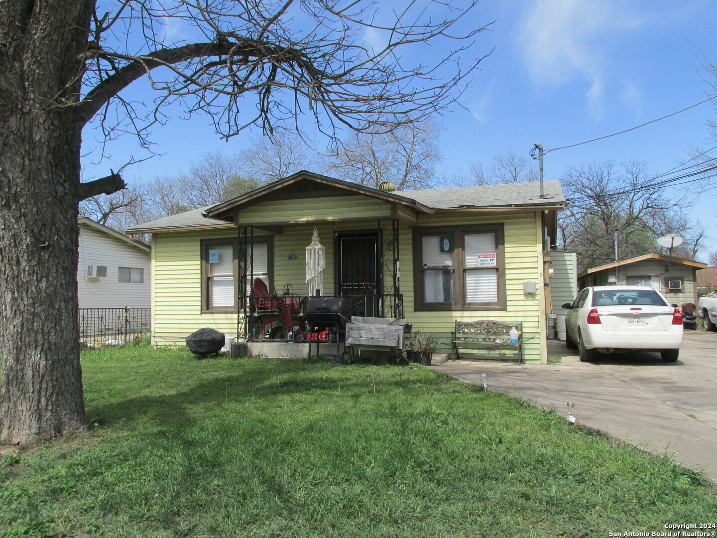 Property Photo:  915 Britton Ave  TX 78225 