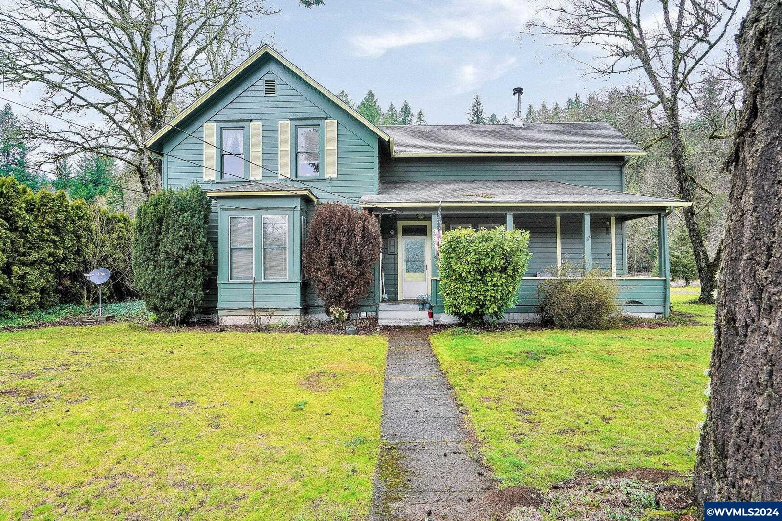 Property Photo:  383 NW Alder St  OR 97360 