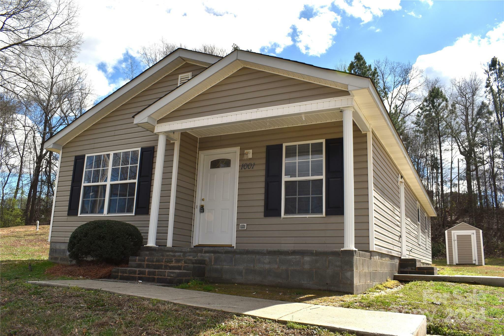 Property Photo:  1001 E Harrison Avenue  NC 28054 