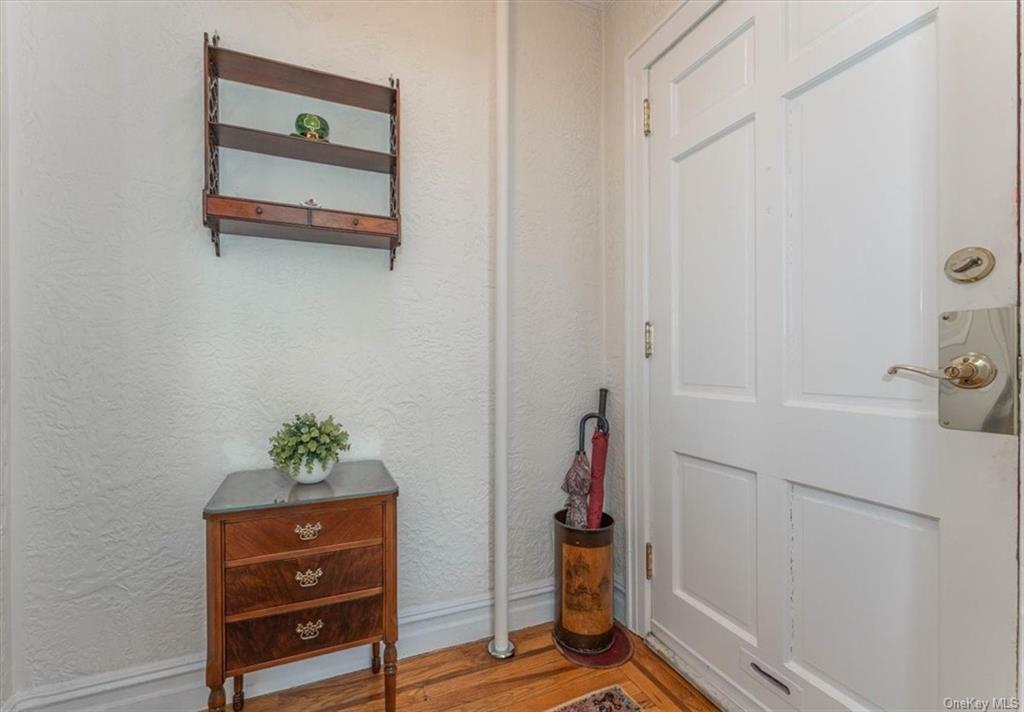 Property Photo:  1235 Rhinelander Avenue  NY 10461 