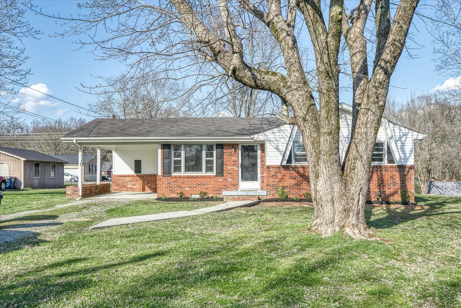 Property Photo: 208 Green Acres Dr TN 37166