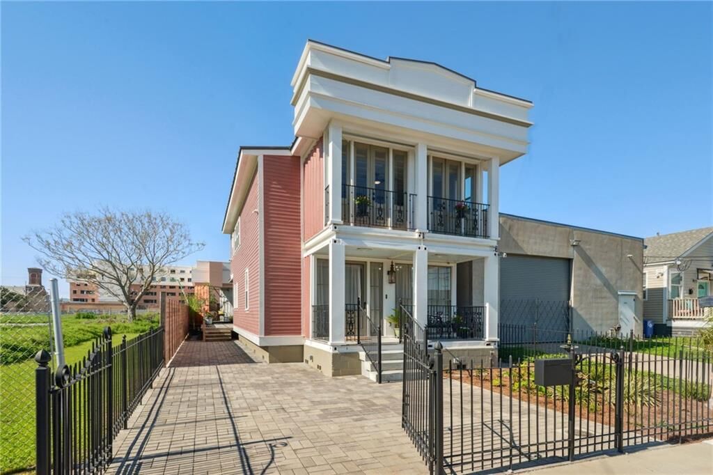 Property Photo: 2117 Rousseau Street LA 70130