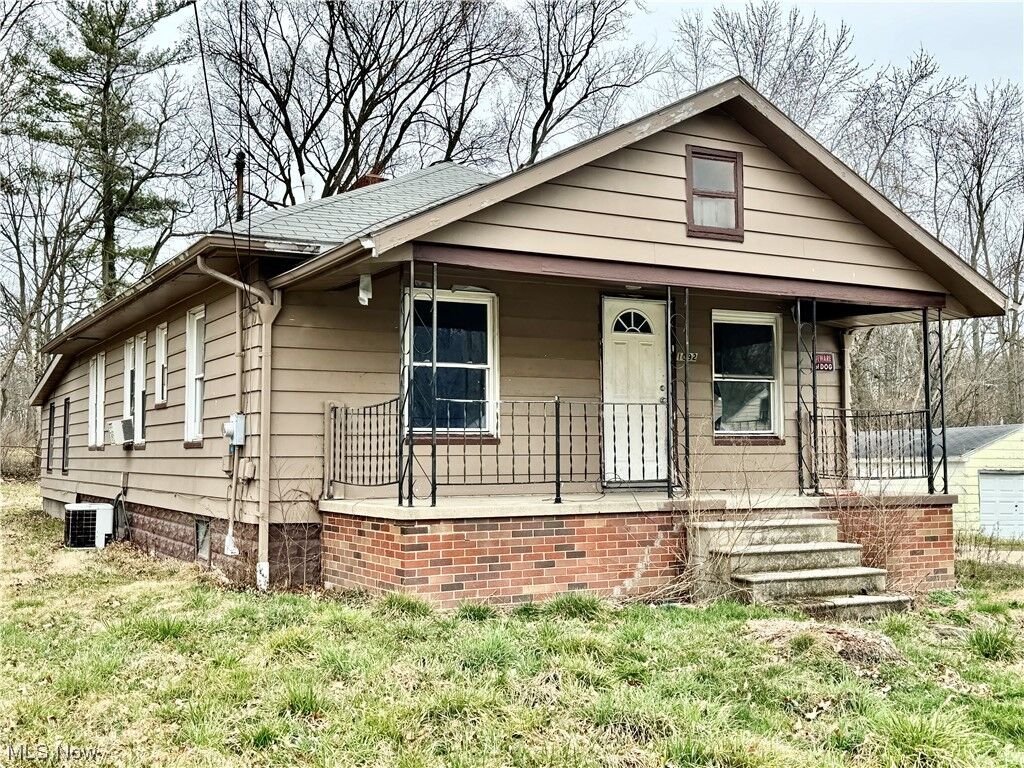 Property Photo:  1092 Miller Street SW  OH 44485 