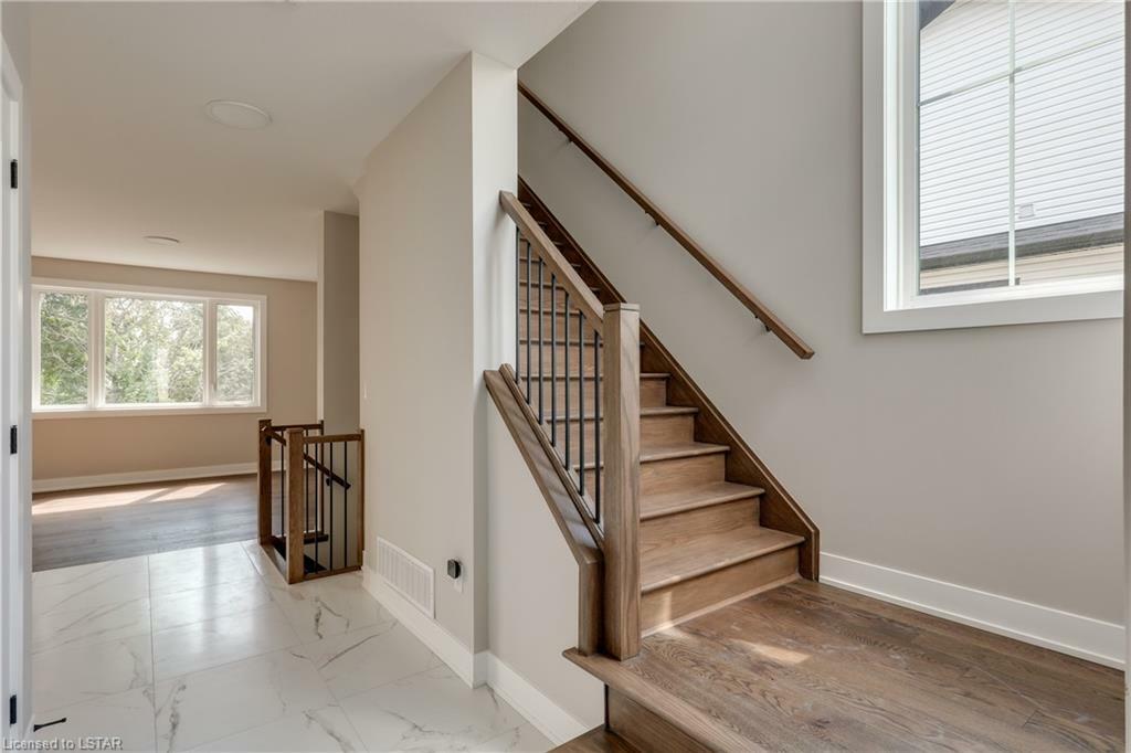Property Photo:  297 Whiting Street 5  ON N5C 3W5 