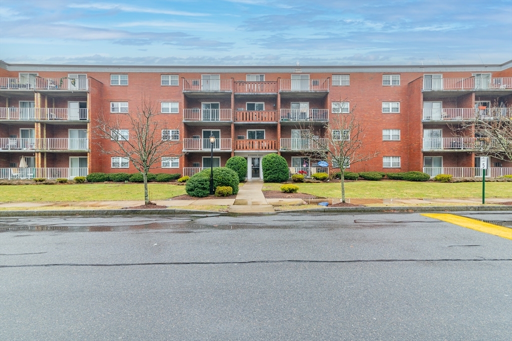 Property Photo: 50 Webster St 104 MA 02190