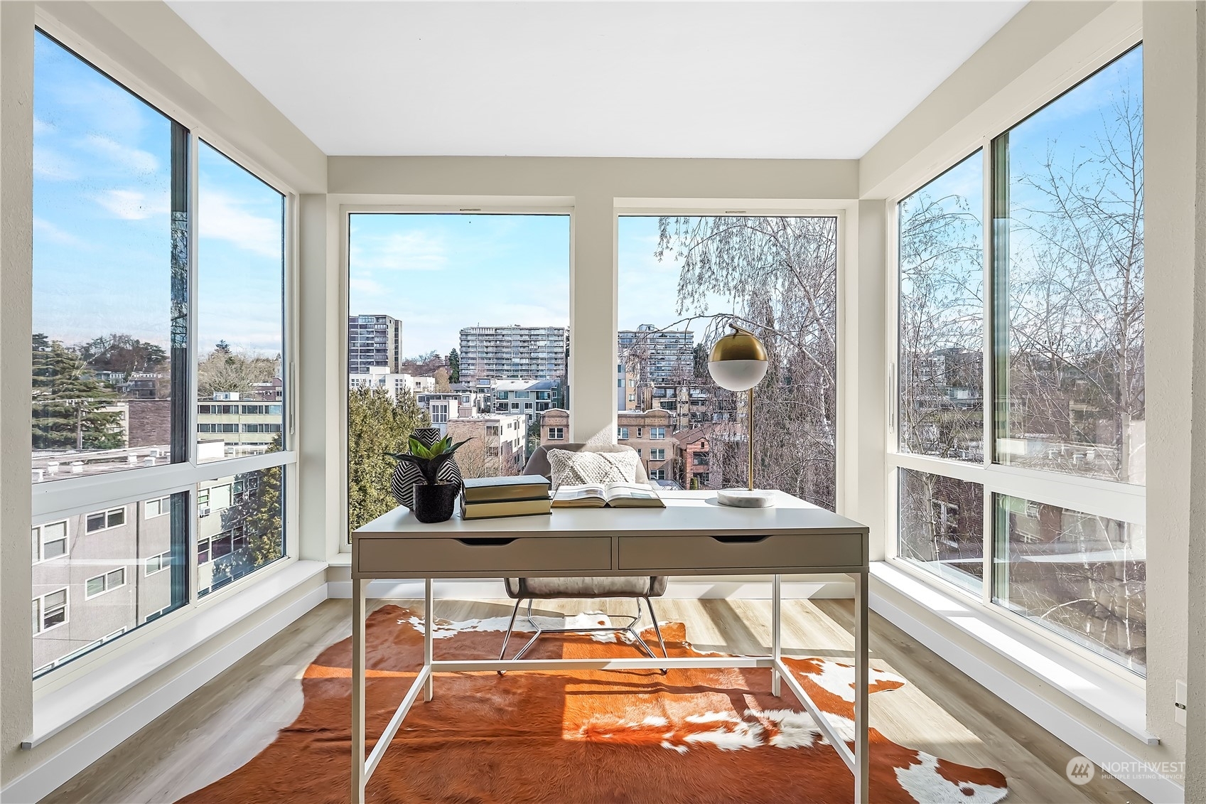 Property Photo: 308 E Republican Street 915 WA 98102