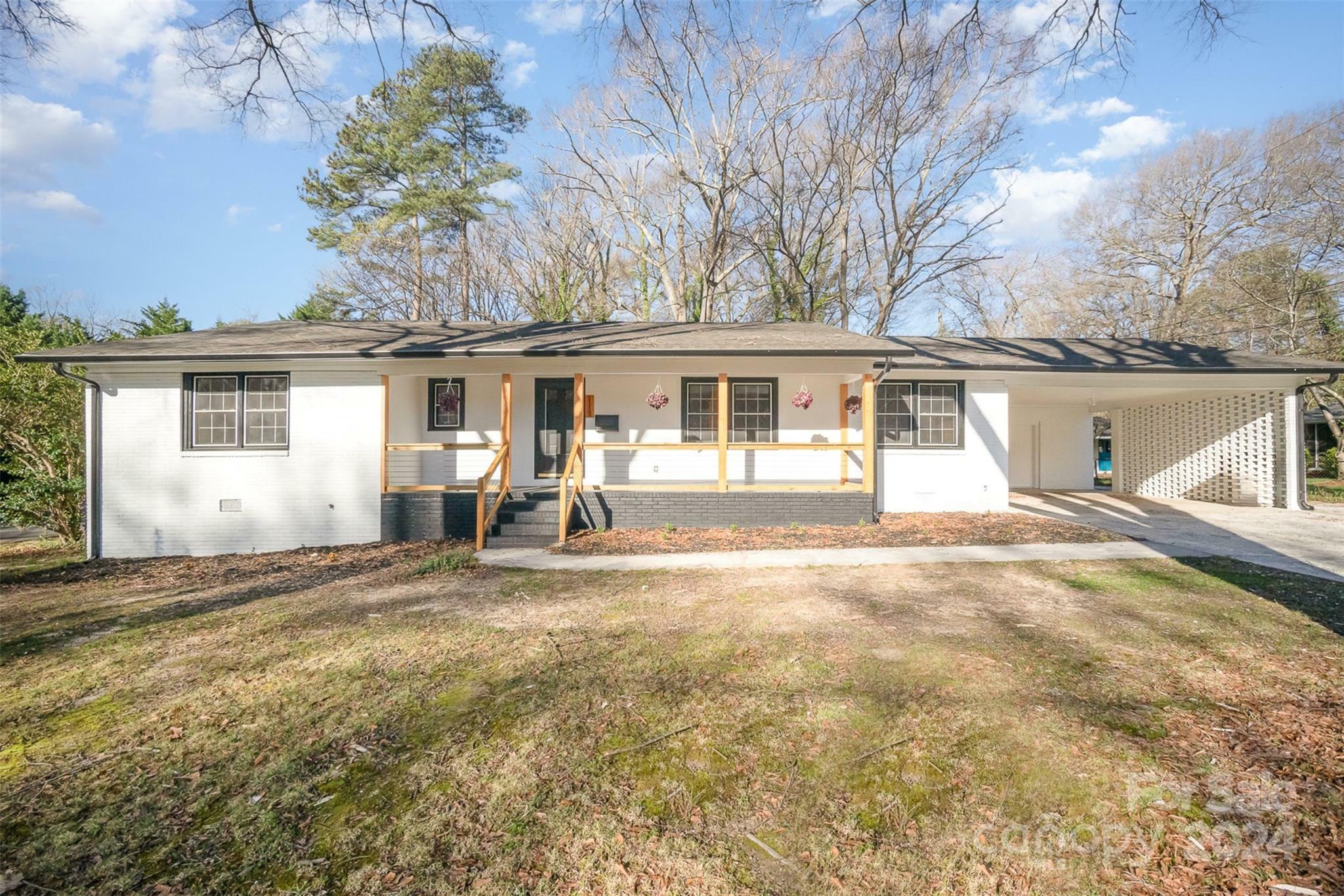 Property Photo:  1117 Edgewood Circle  NC 28052 