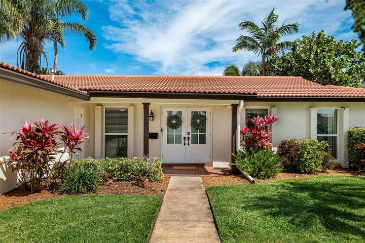 Property Photo:  1401 51st Avenue NE  FL 33703 