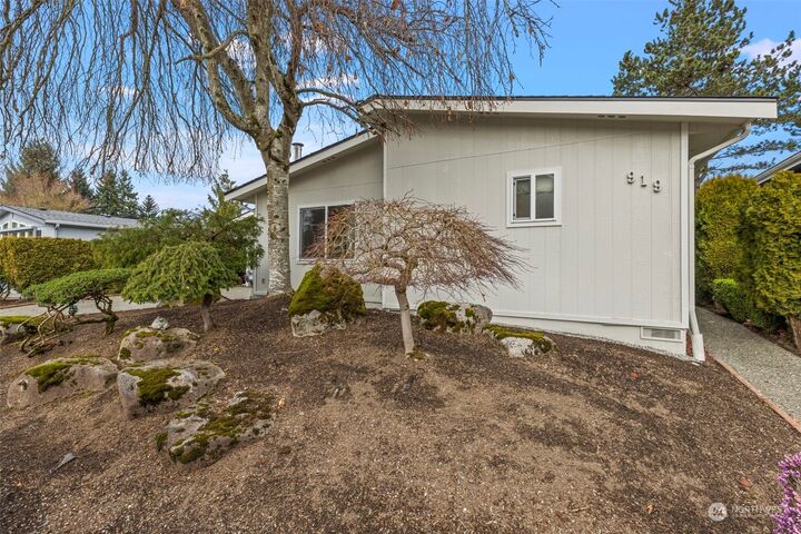 Property Photo: 919 243rd Street SW WA 98021
