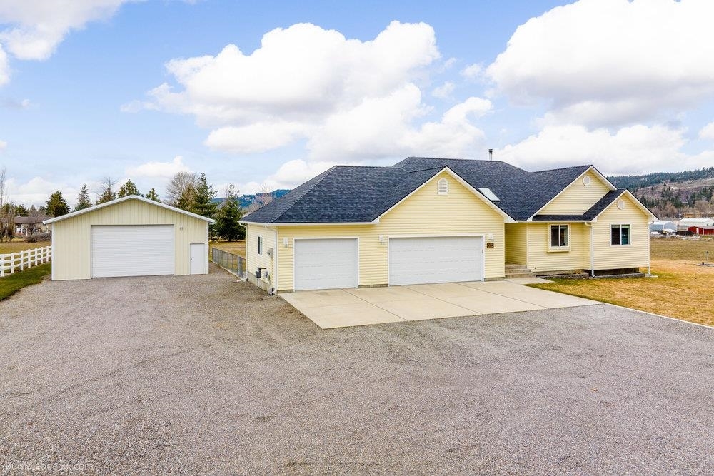 Property Photo:  5319 N Simpson Rd  WA 99027 