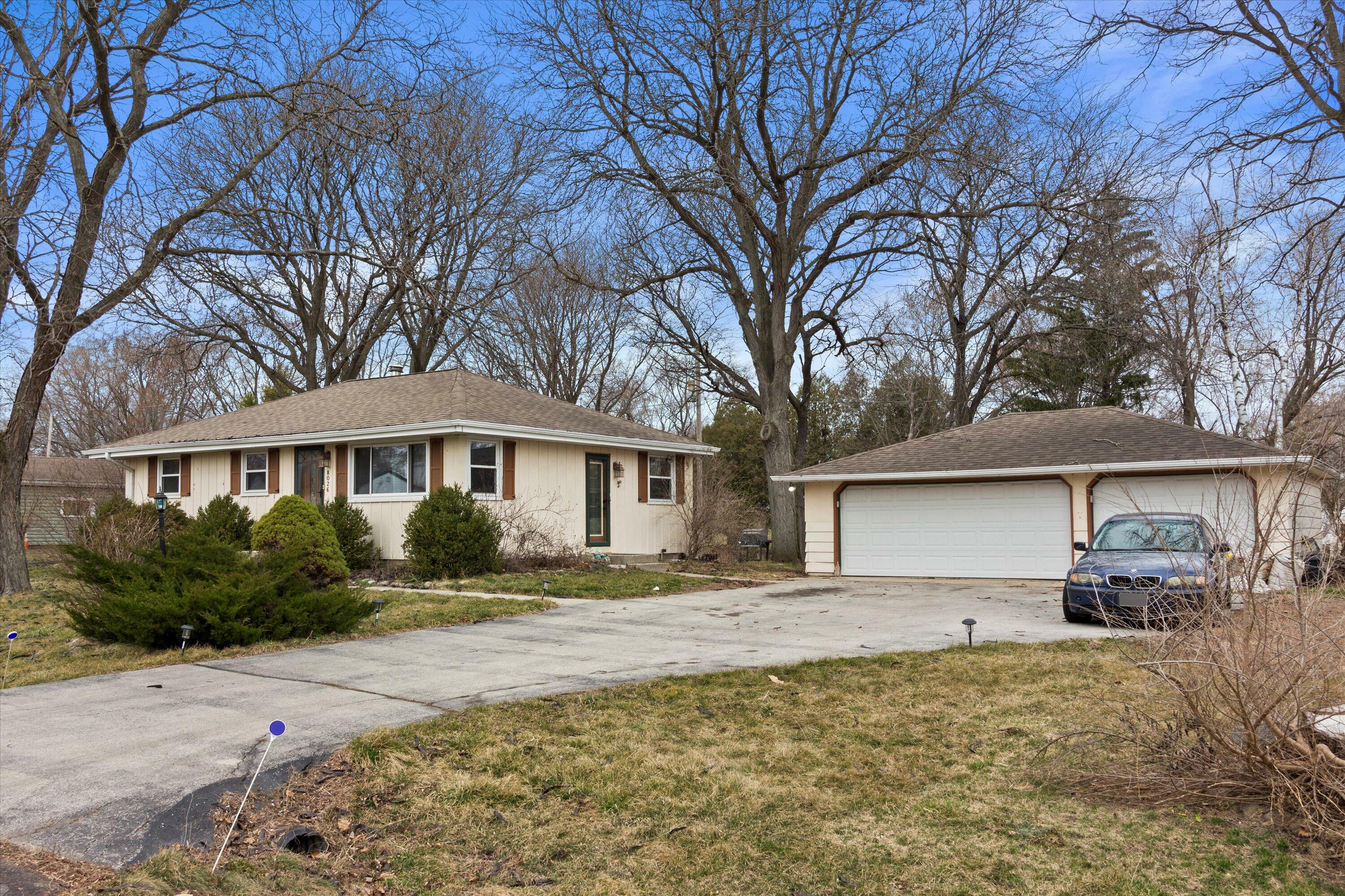 8026 W Elm Ct  Franklin WI 53132 photo