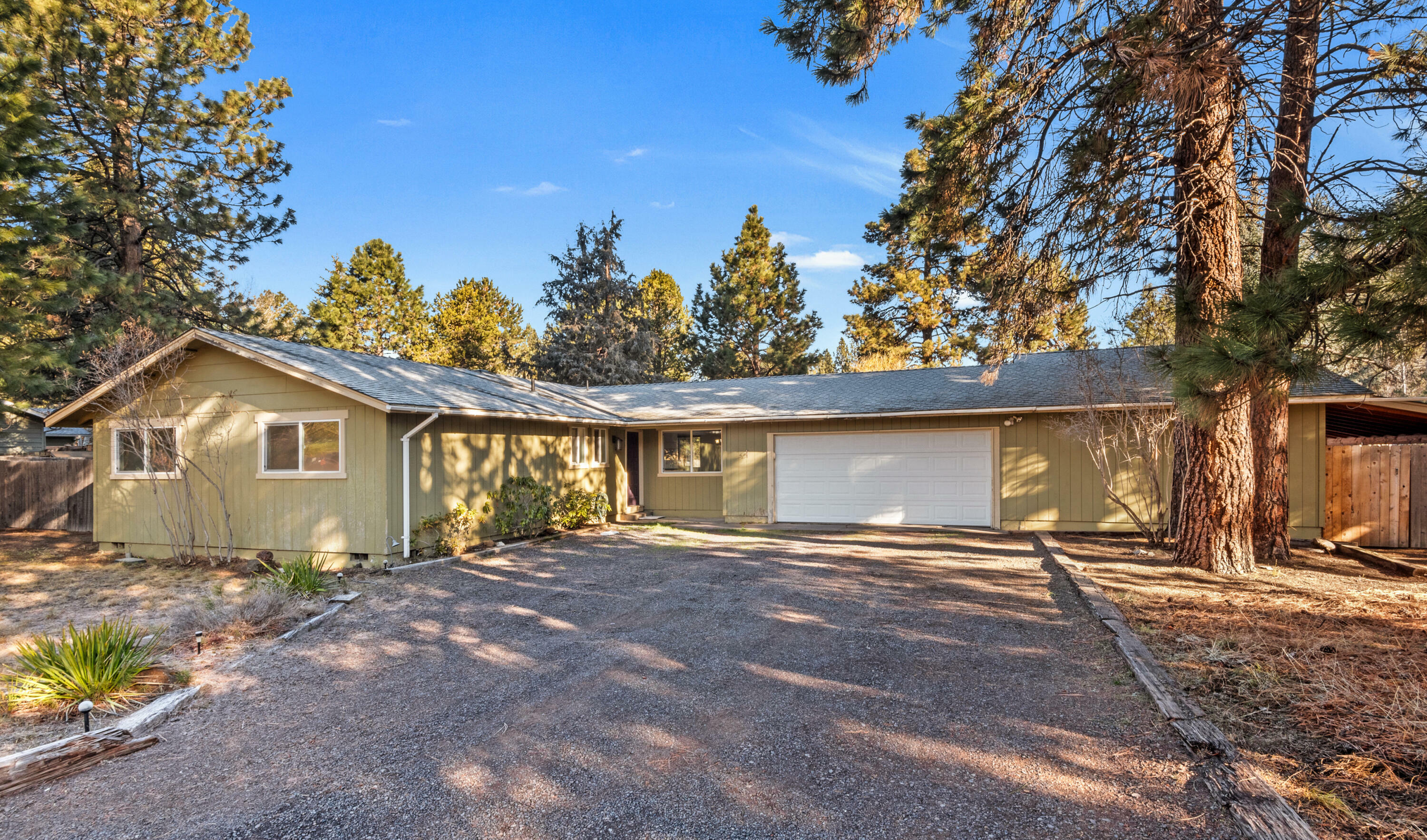 Property Photo:  19714 Nugget Avenue  OR 97702 