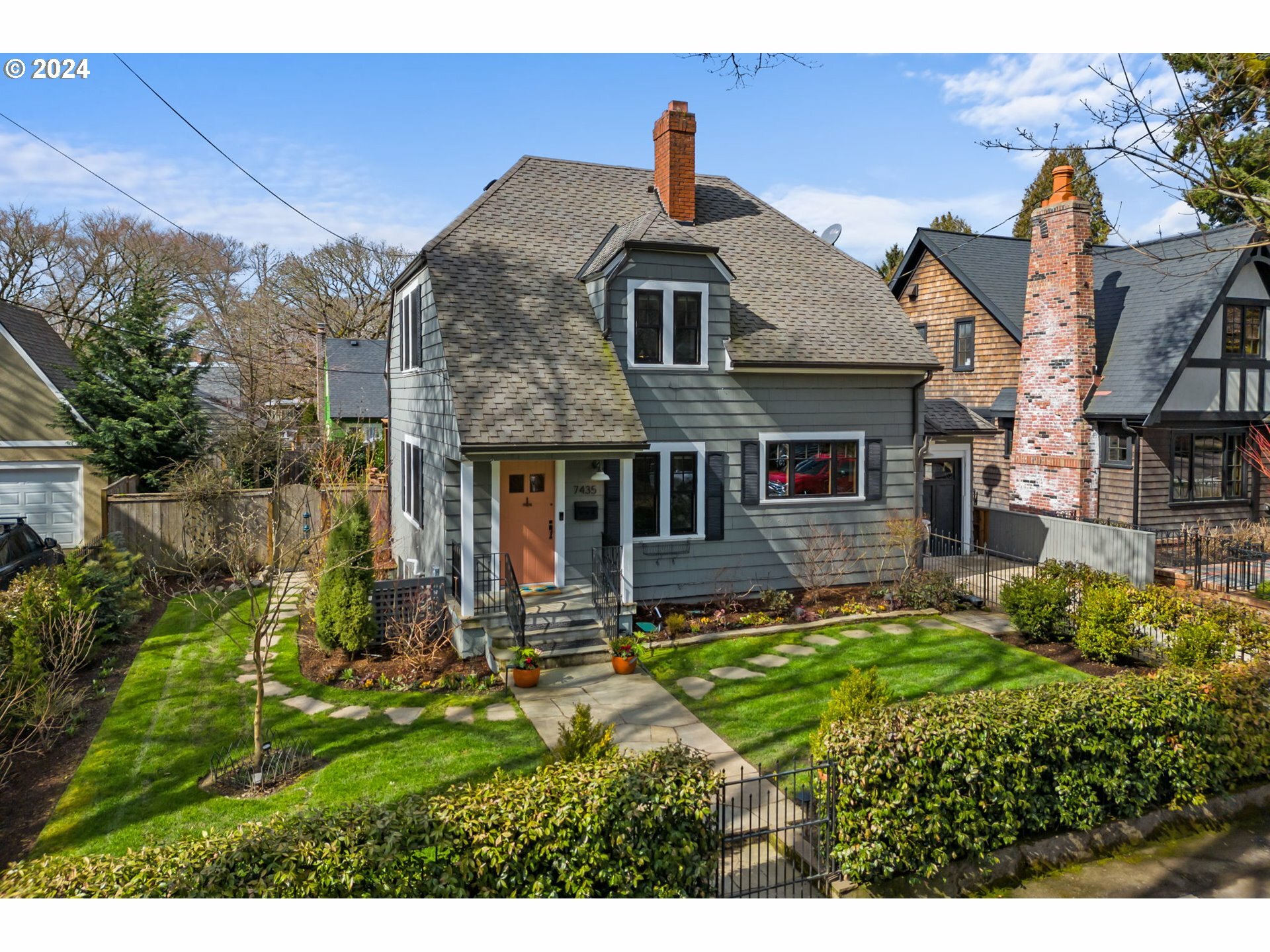 Property Photo: 7435 SE 35th Ave OR 97202