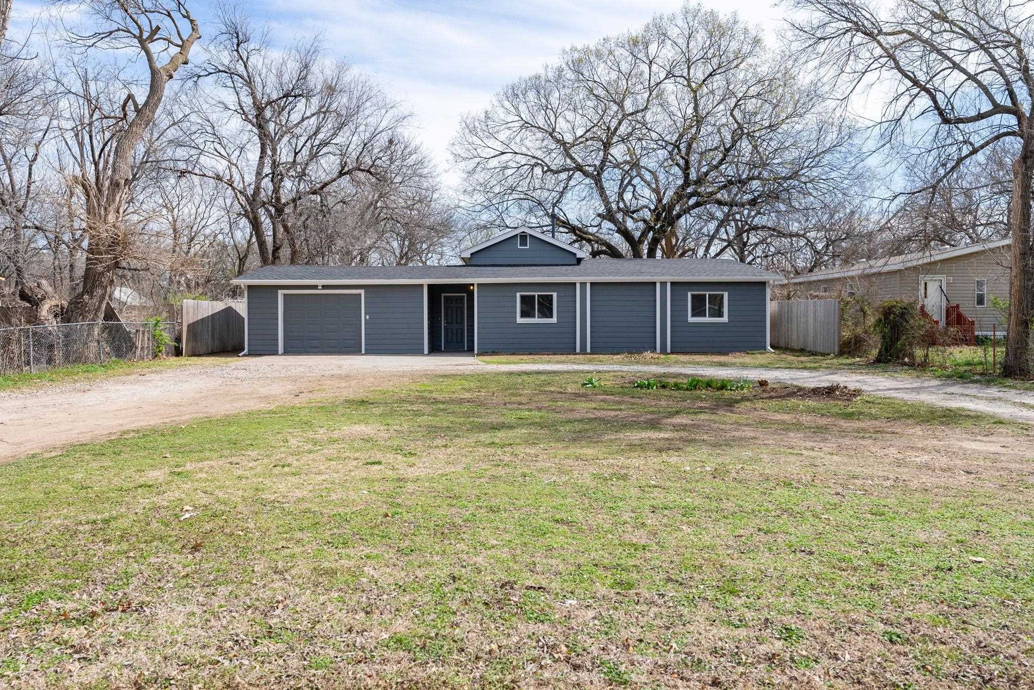 Property Photo:  1012 N Custer St  KS 67203 