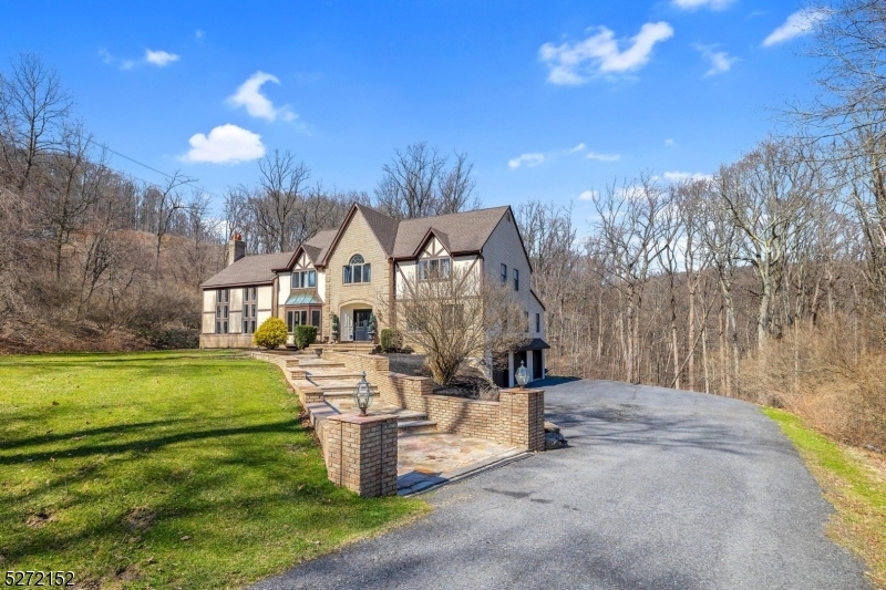 Property Photo:  26 Squire Hill Rd  NJ 07853 