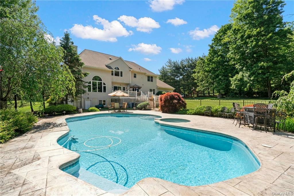 Property Photo:  7 Diamond Court  NY 10901 