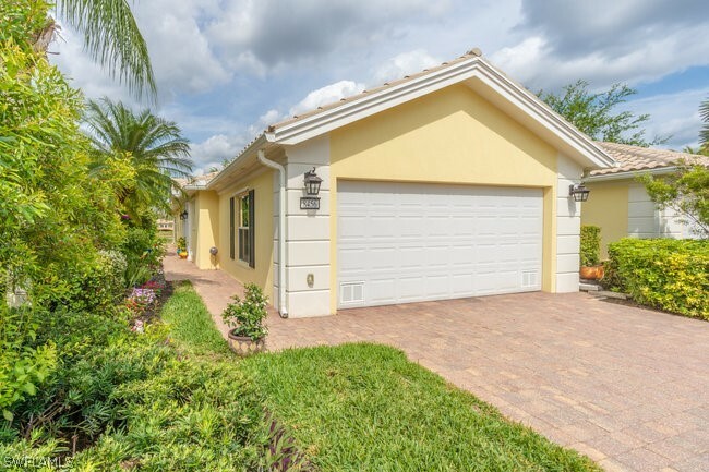Property Photo: 8456 Borboni Court FL 34114