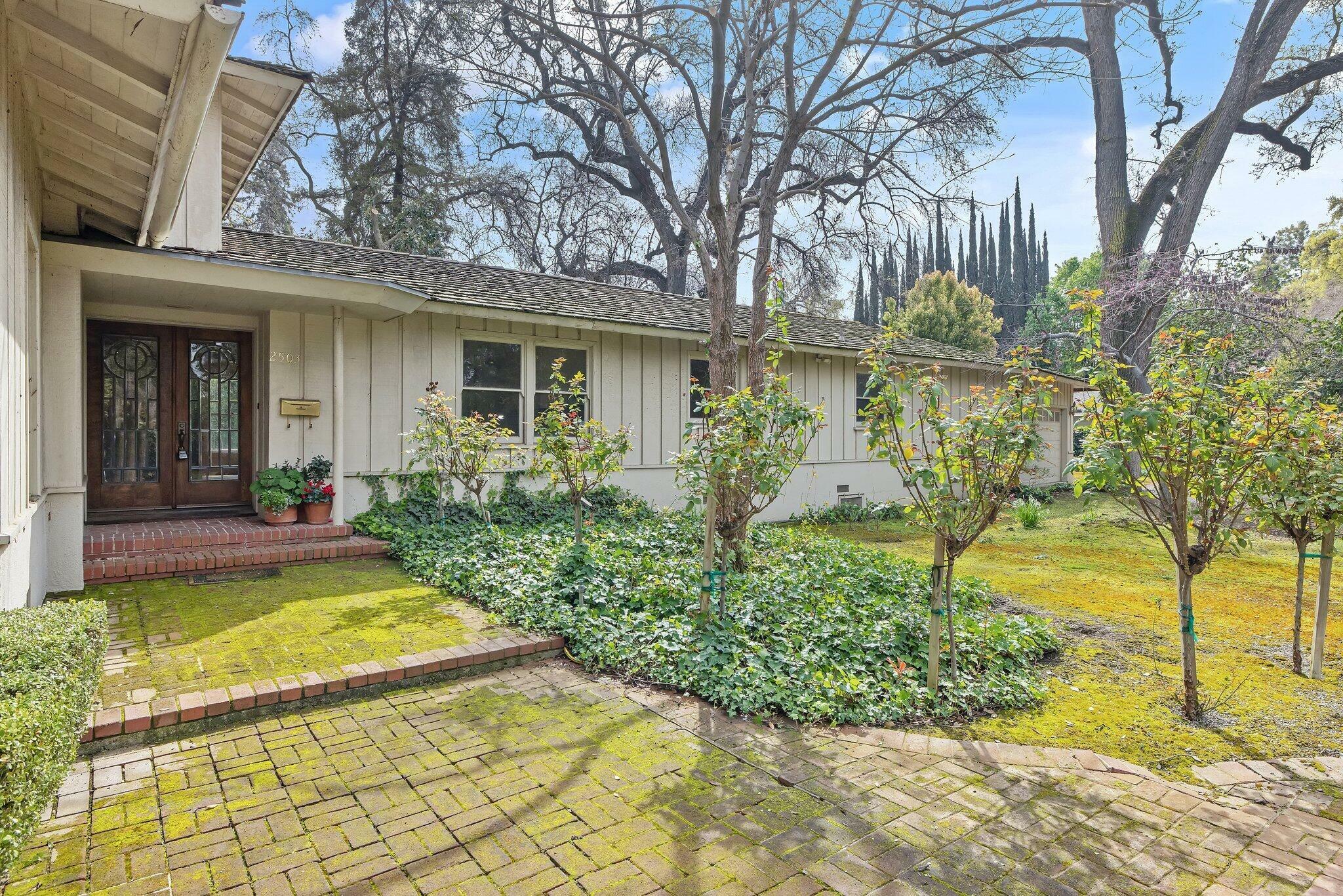 Property Photo:  2503 W Green Acres Drive  CA 93291 