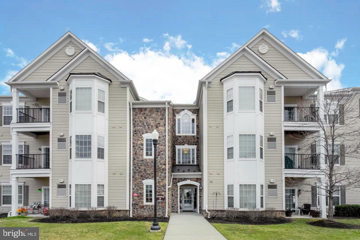Property Photo: 921 Creekside Drive PA 19015