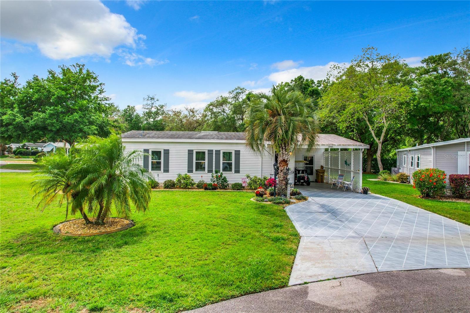 Property Photo: 25125 Bellevue FL 34748
