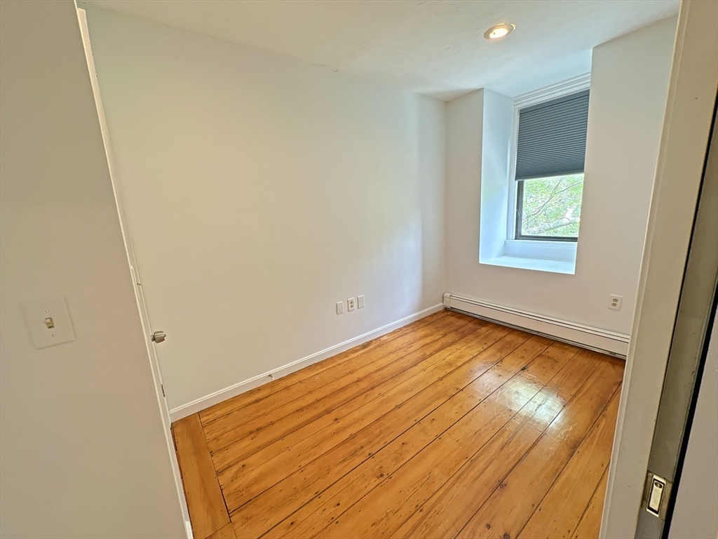 Property Photo:  81 E Brookline St 4  MA 02118 